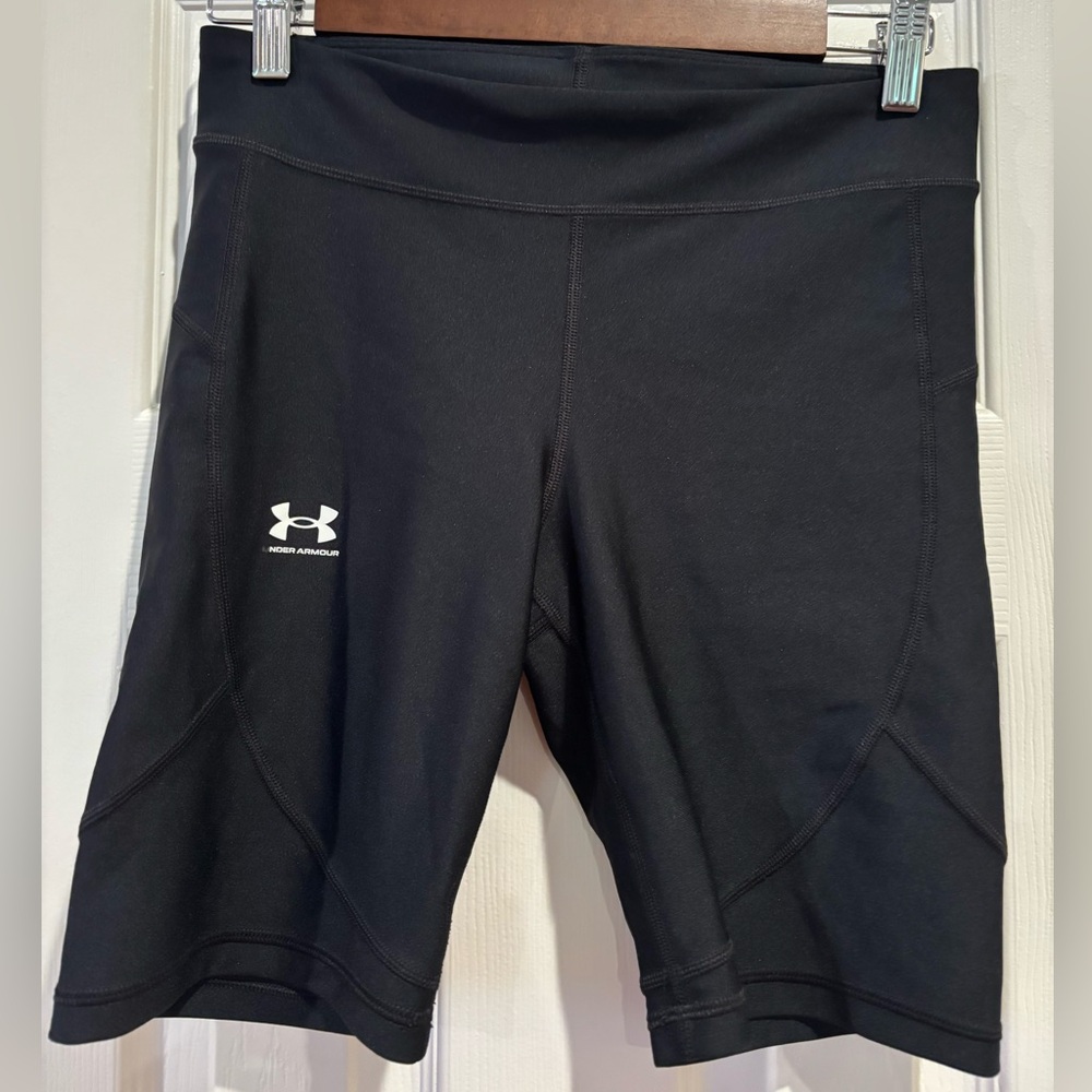 Under Armour Black Athletic Spandex Shorts Moisture-Wicking Performance